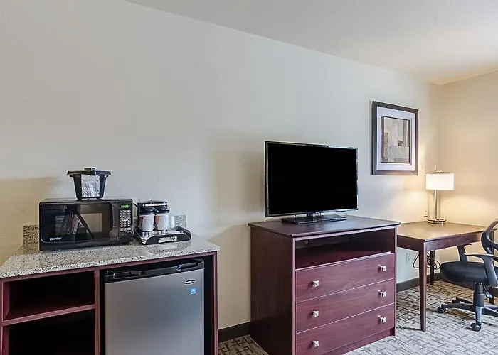 Hotel Cobblestone & -